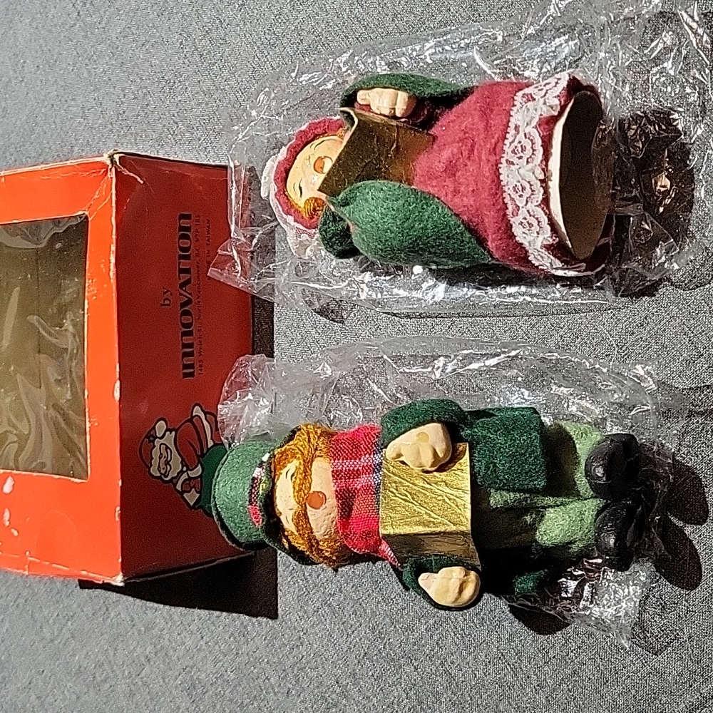 Christmas TREES decoration by innovation made taiwan singer figure canada Noël